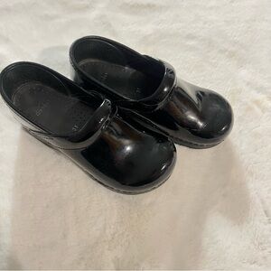 Dansko‎ Black Patent Leather Flats